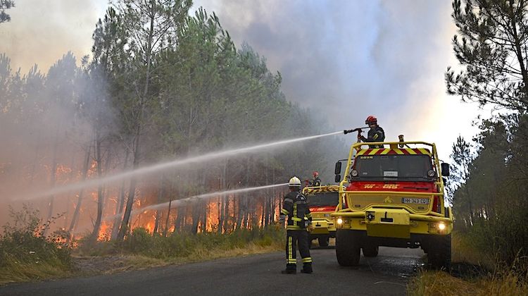 SUR LE FRONT DES INCENDIES – Avant une journée décisive